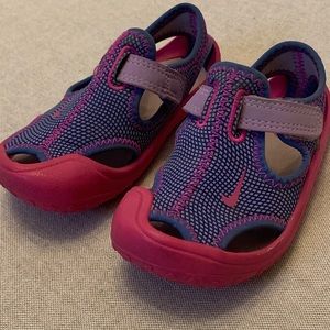 VGUC Nike Toddler water shoes pink purple